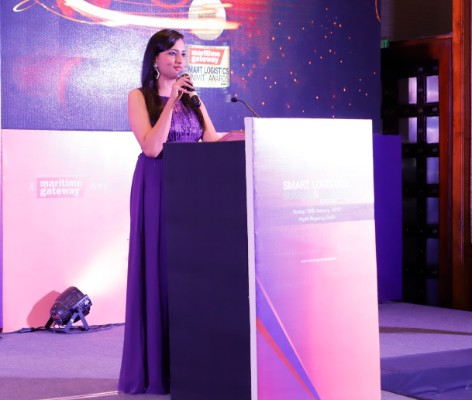 Best Female Emcee in Delhi/Gurgaon award show, smart logistics